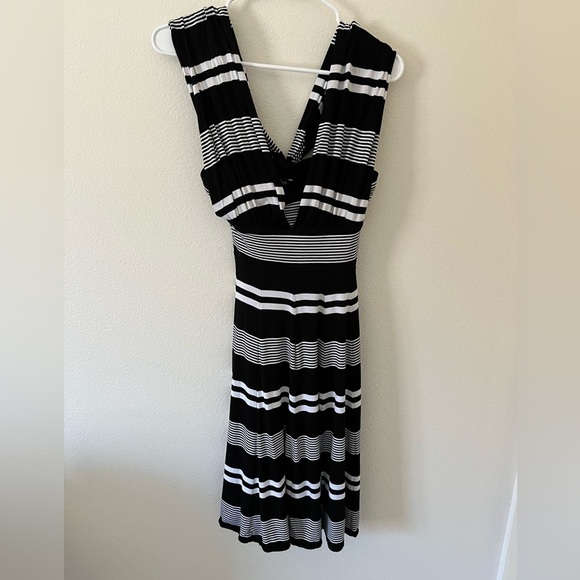 White House Black Market Convertible Striped Dress Size 4 - Picture 2 of 7